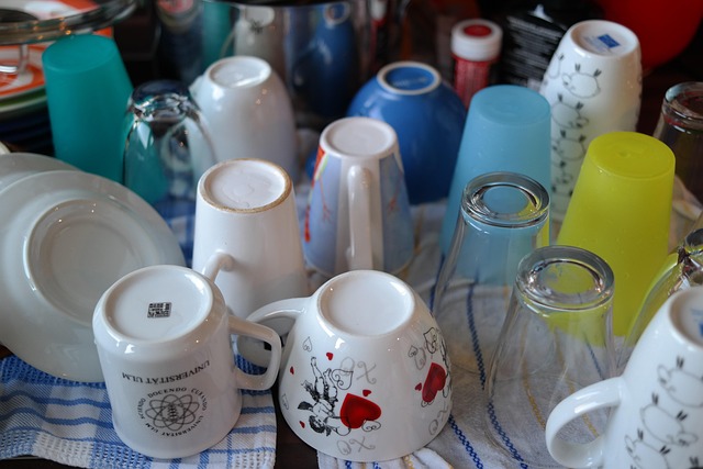 Many sized and color coffee mugs